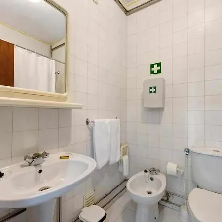 Torre Da Rocha Frente Ao Mar