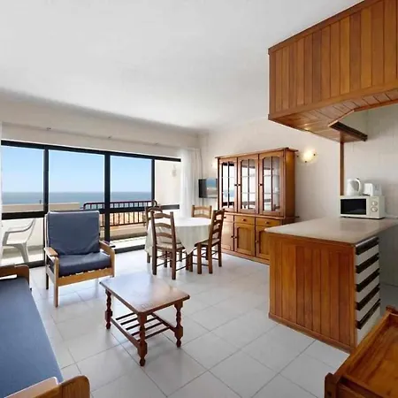 Torre Da Rocha Frente Ao Mar