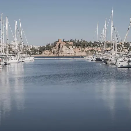 Torre Da Rocha Frente Ao Mar Portimão
