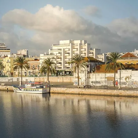 Torre Da Rocha Frente Ao Mar * Portimão