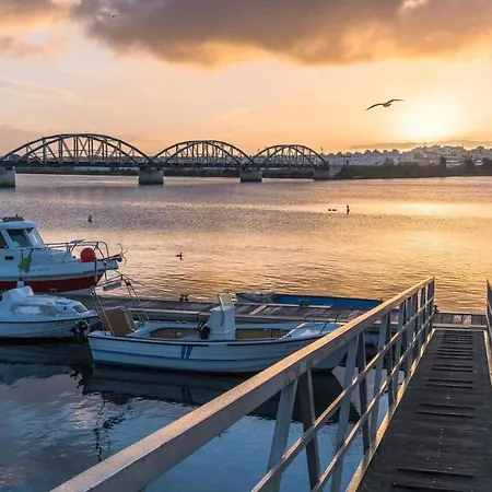 Torre Da Rocha Frente Ao Mar Portimão