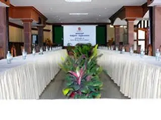 Torre Da Rocha Frente Ao Mar *